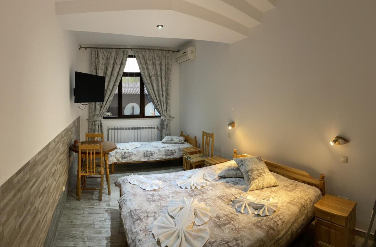 Guesthouse Hitar Petar Gabrovo Exterior photo
